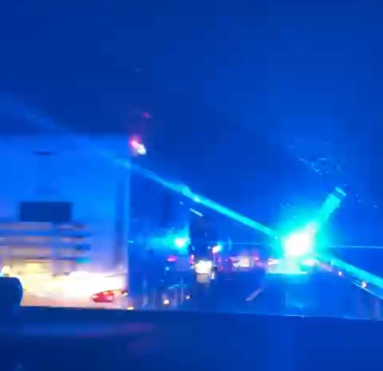 La autovía A-41 entre Puertollano y Ciudad Real, colapsada por los vehículos que intentan llegar a una macrofiesta rave en el Aeropuerto