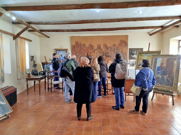 Invitados por AMPACE, ‘Oretania de Cultura’ conoce de primera mano el Museo Palmero en Almodóvar del Campo