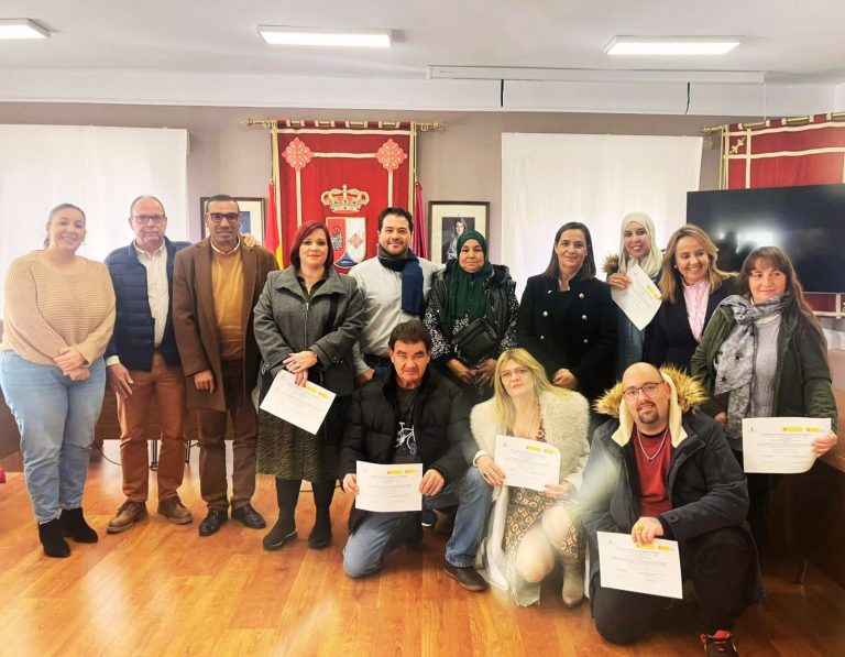 El Ayuntamiento de Pozuelo de Calatrava clausura el programa RECUAL con la entrega de diplomas a sus 8 alumnos