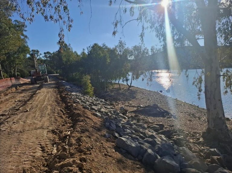 Comienzan las obras para convertir una de las penínsulas del embalse de Gasset en un refugio para la avifauna