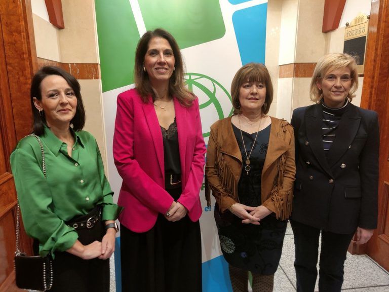 ANPE Ciudad Real celebra el Día del Docente homenajeando a los profesionales jubilados y otorgando el XXI Premio de Periodismo Educativo a Mireia Morollón