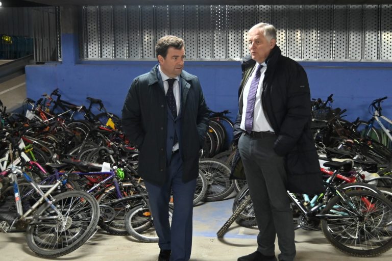 Chamorro (Vox) supervisa las instalaciones del parking subterráneo del inacabado auditorio que se convertirán en aparcamiento disuasorio