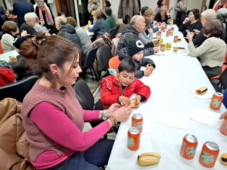 Las barriadas de Puertollano reavivan la tradición en el día del chorizo