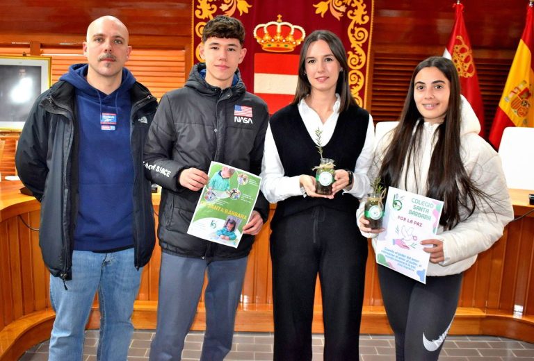 Puertollano: Alumnos del colegio Santa Bárbara entregan al Ayuntamiento una rama de olivo como compromiso con la paz y la convivencia