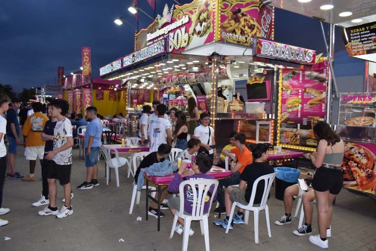 Puertollano: Multado por miccionar en una hamburguesería del recinto ferial