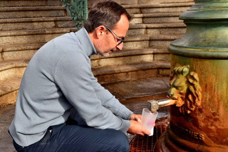 El General Narváez y el doctor Limón promocionarán el agua agria de Puertollano en la Feria Internacional de Turismo (FITUR)
