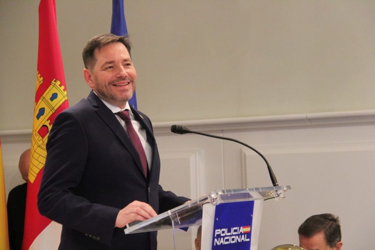El subdelegado del Gobierno en Ciudad Real destaca el compromiso y la evolución de la Policía Nacional en Alcázar de San Juan