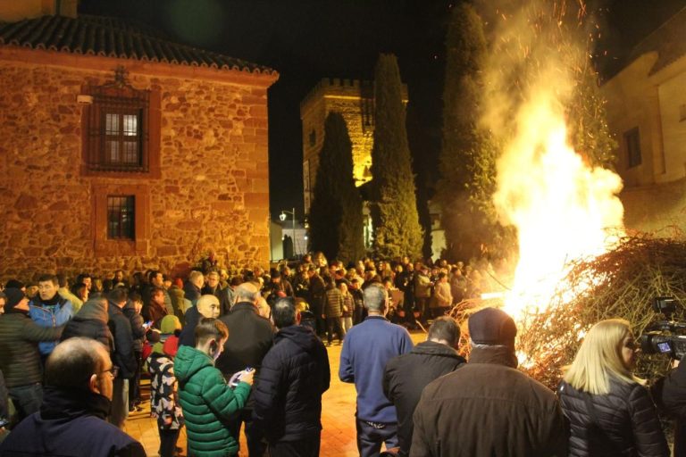 Concluyen en Alcázar las celebraciones en honor a San Antón tras un fin de semana marcado por sabor a humo y tradición