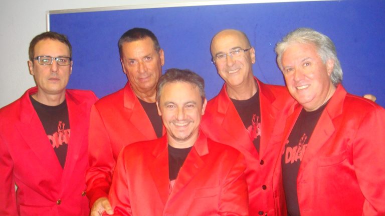 Puertollano: Un acalorado rayo de sol con los grandes éxitos de «Los Diablos» en concierto en el Auditorio