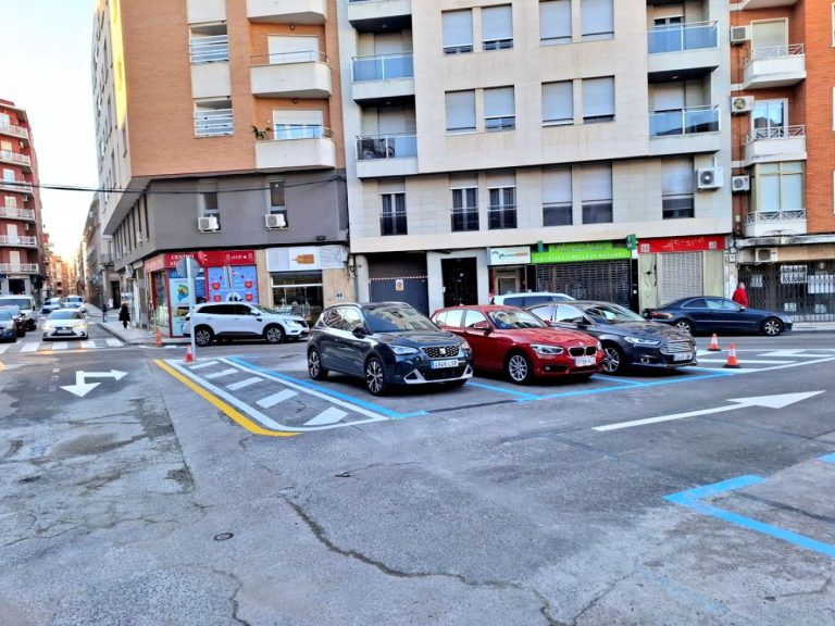Puertollano: Culmina la reordenación de las calles Alejandro Prieto y Menéndez Pelayo con nueva isleta de zona azul y cambio de sentido