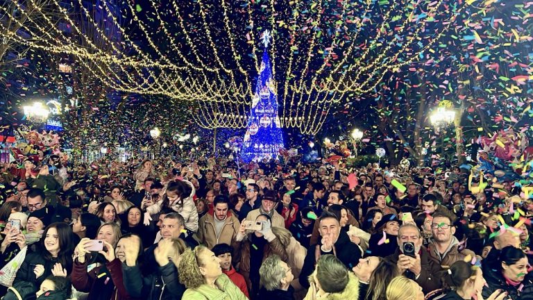 Multitudinario fin de cabalgata: El alcalde de Puertollano pide a los Magos el inicio de las obras del Bosque entre el aplauso ciudadano