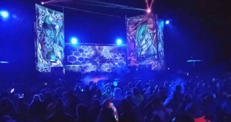 Primera jornada de frenesí tecno en la «jodida gran fiesta» rave del Aeropuerto de Ciudad Real