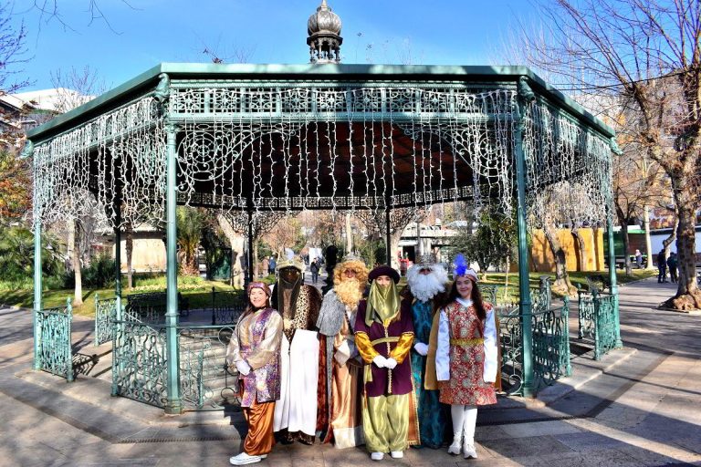 Los Reyes Magos reciben las peticiones de los niños de Puertollano y mantienen su presencia en la cabalgata del domingo