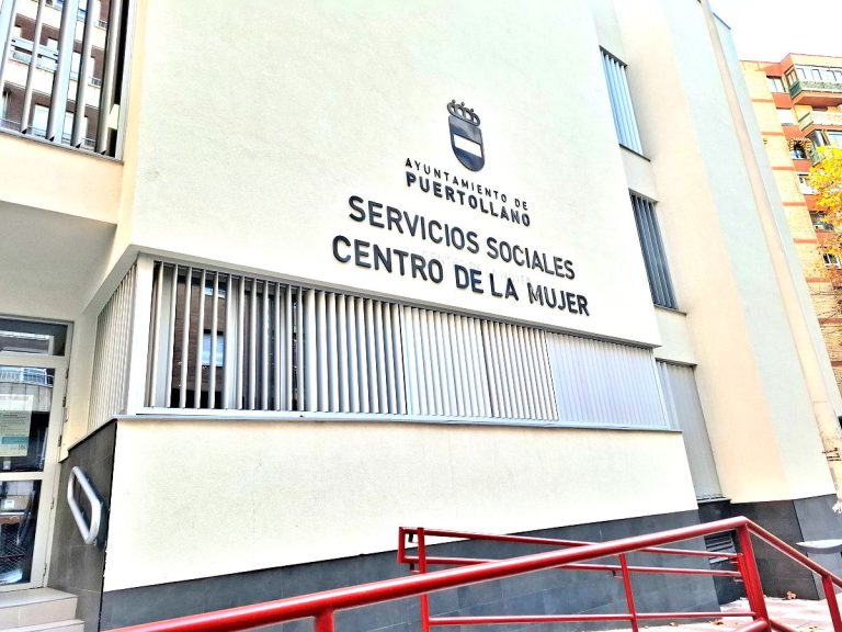 Puertollano: Servicios Sociales y el Centro de la Mujer son más visibles con la nueva rotulación del edificio de Gran Capitán