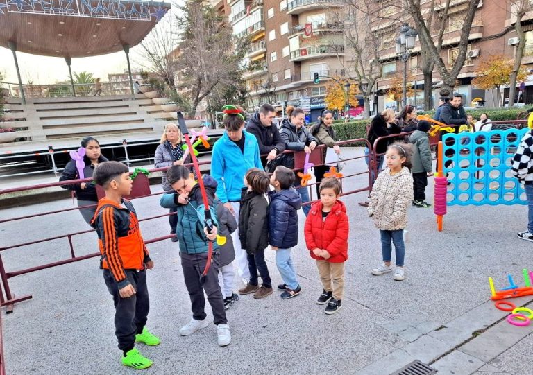 Puertollano: Manualidades, juegos, pintacaras, tiro con arco y globoflexia en la carpa navideña de infancia y juventud