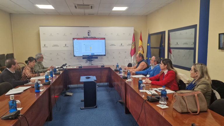 El Gobierno regional expone a las OPAS y a los grupos conservacionistas los próximos decretos de Medio Natural para que trasladen sus aportaciones