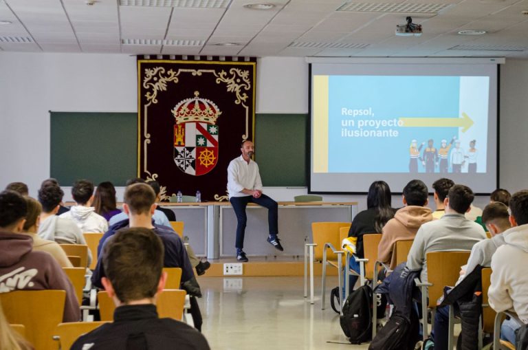 Repsol refuerza su compromiso con la atracción del talento joven en la Escuela Superior de Ingeniería Industrial de Ciudad Real