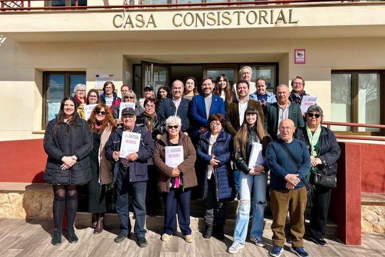 El subdelegado del Gobierno destaca en Ballesteros de Calatrava el impulso a la capacitación digital en el medio rural