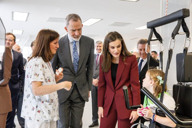 Sus Majestades los Reyes de España visitan el Hospital Nacional de Parapléjicos, centro referente en tratamiento e investigación en lesión medular