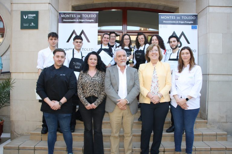 Rocío Zarco representa a la Diputación como jurado del II concurso organizado por la D.O. Aceites Montes de Toledo destinado a escuelas de hostelería
