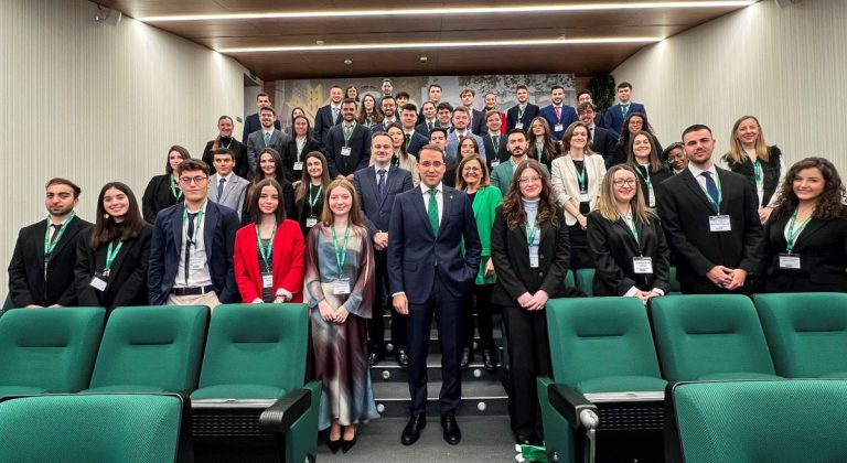 Globalcaja da la bienvenida a los primeros estudiantes de 2025 participantes en su programa de becas ‘Oportunidad al Talento’