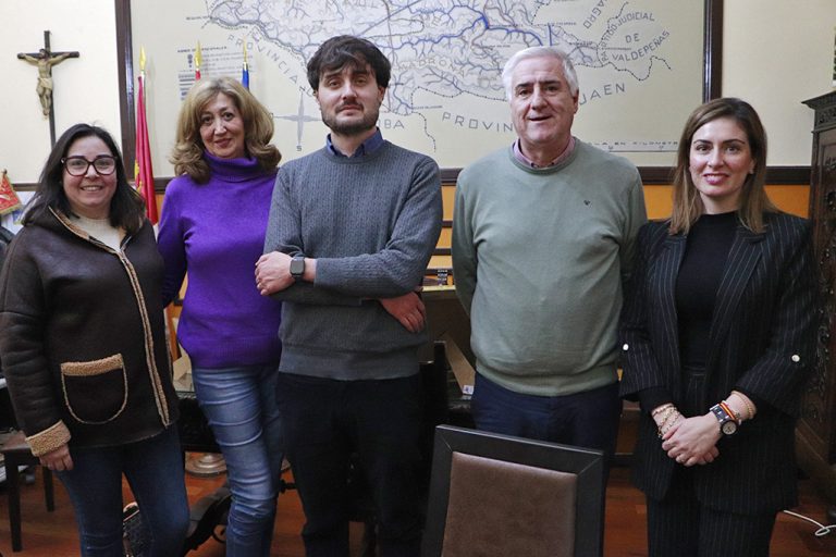 Ángel Luis González, aspirante al ‘Nobel de la Educación’, presume de vivir en Almodóvar del Campo