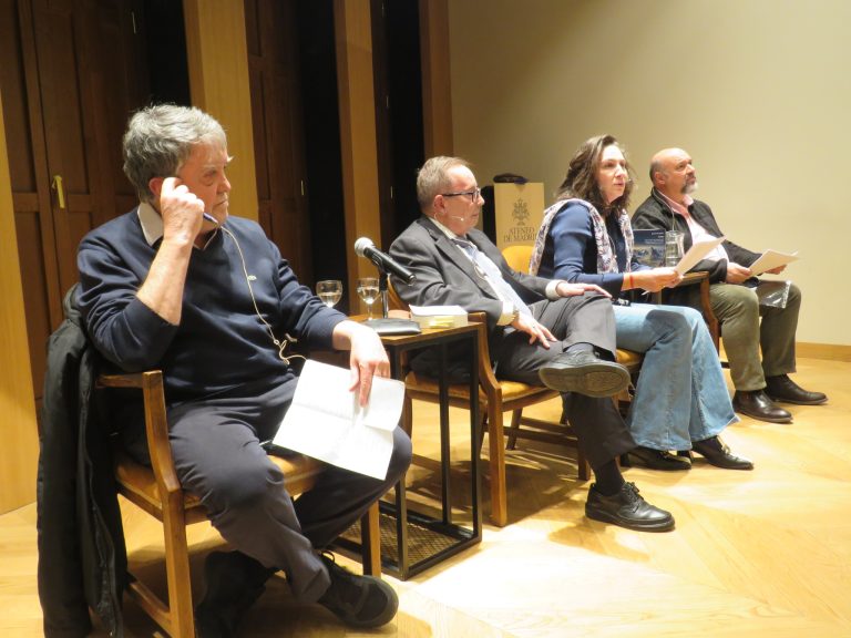 Presentación del libro Azar. Una aventura en las montañas desde el laberinto de la ciudad. Una historia sobre las realidades en el multiverso de Jesús Benítez