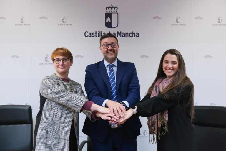 Castilla-La Mancha, ‘Save the Children’ y Fundación COTEC firman un convenio para investigar sobre el fenómeno de la promoción de curso 