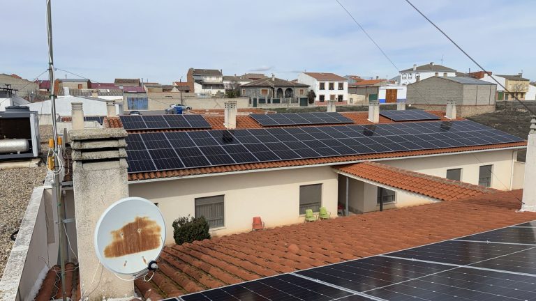 Villanueva de la Fuente sigue adelante con sus primeras instalaciones fotovoltaicas