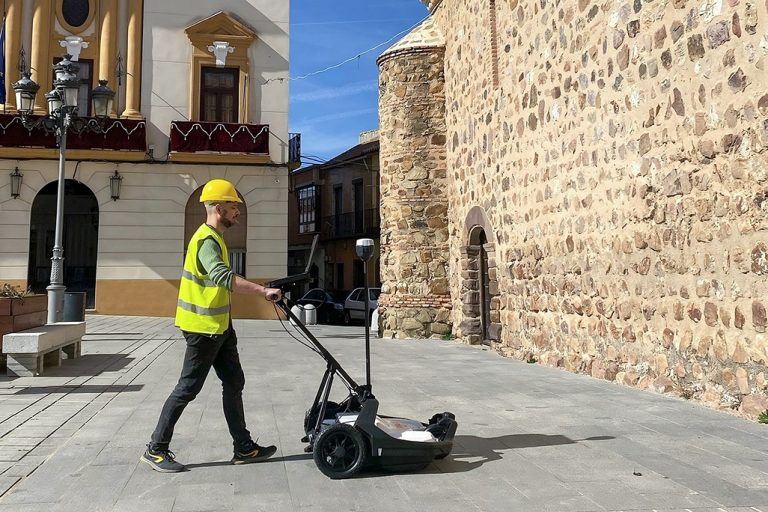 Avanzan con georradar los estudios arqueológicos del templo parroquial de Almodóvar del Campo