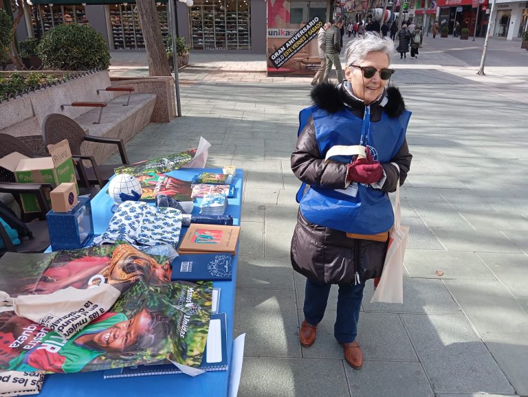 Ciudad Real: La lluvia impide la lectura del manifiesto de Manos Unidas en la Plaza Mayor