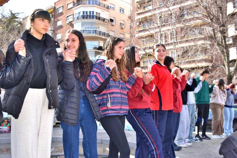Puertollano: Jóvenes de María Inmaculada, Salesianos y San José comparten el bocadillo solidario de Manos Unidas