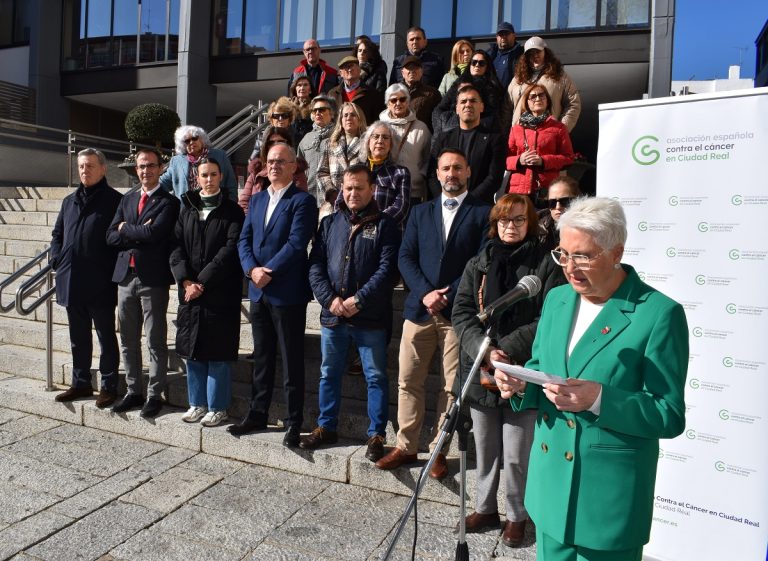 Puertollano expresa su apoyo a los pacientes y familias que luchan por superar el cáncer