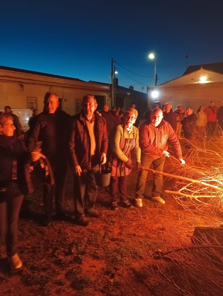 El Villar de Puertollano “prendió” la Candelaria en un buen ambiente vecinal