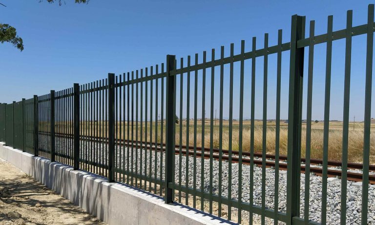Adif adjudica la instalación de 12,5 km de nuevos cerramientos en varios municipios de Ciudad Real