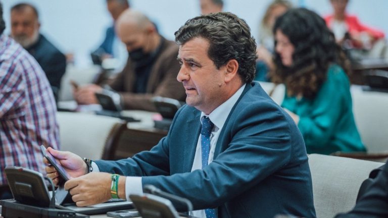 Chamorro (VOX) señala a PP y PSOE por no cuestionar los daños que el acuerdo causará al sector primario español