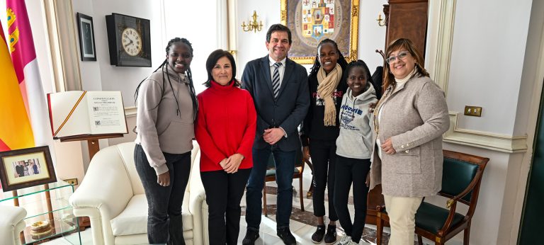 Valverde reitera el apoyo de la Diputación a Kirira en el Día Internacional de Tolerancia Cero contra la Mutilación Femenina