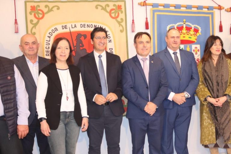 El Gobierno de Castilla-La Mancha renovará su apoyo a Fenavin para impulsar la calidad, el valor añadido y la internacionalización de los vinos de la región