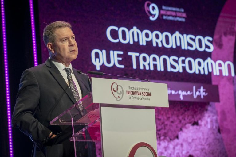 El presidente de Castilla-La Mancha se compromete y garantiza “cero recortes” en prestaciones y servicios sociales
