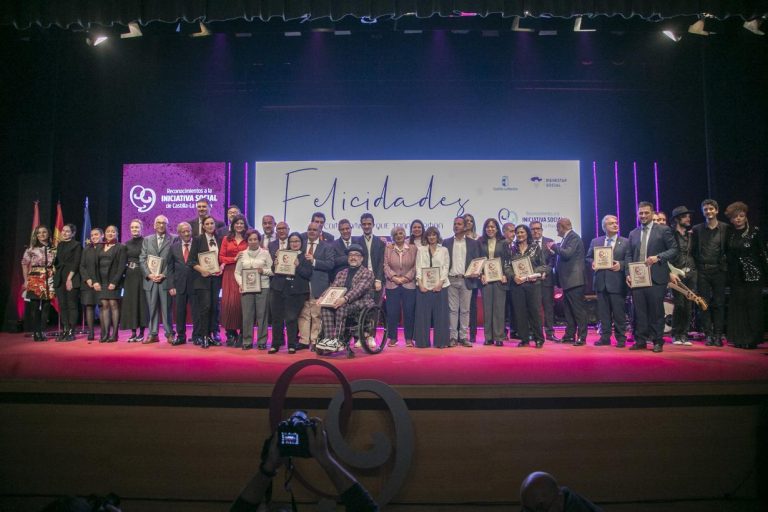 Castilla-La Mancha reconoce el compromiso social con la entrega de 17 galardones a iniciativas que construyen una sociedad más justa e inclusiva