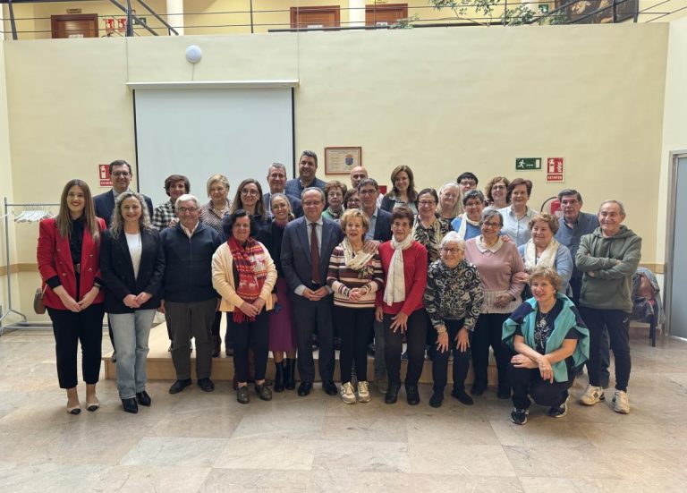 El Gobierno de Castilla-La Mancha refuerza su apuesta por la autonomía tecnológica de los mayores con un nuevo programa formativo