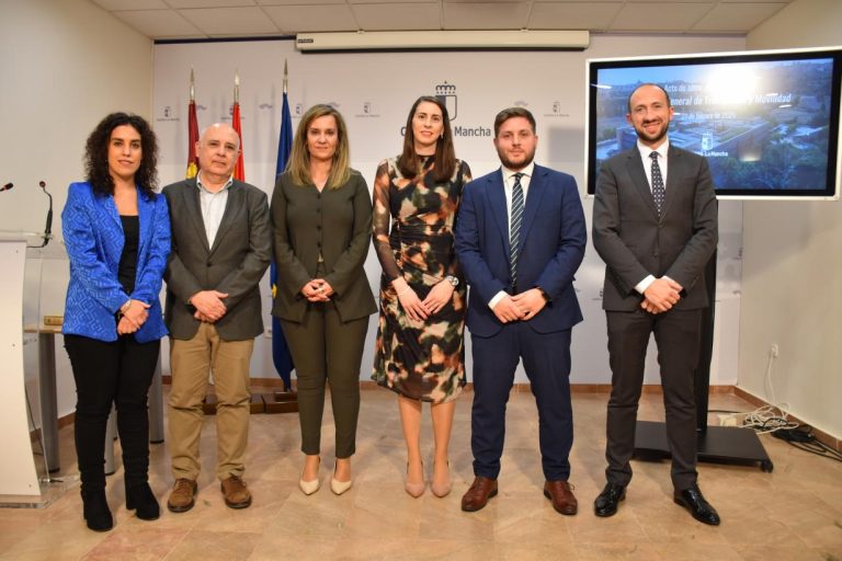 Lucía Balmaseda toma posesión como nueva directora general de Transportes y Movilidad del Gobierno regional