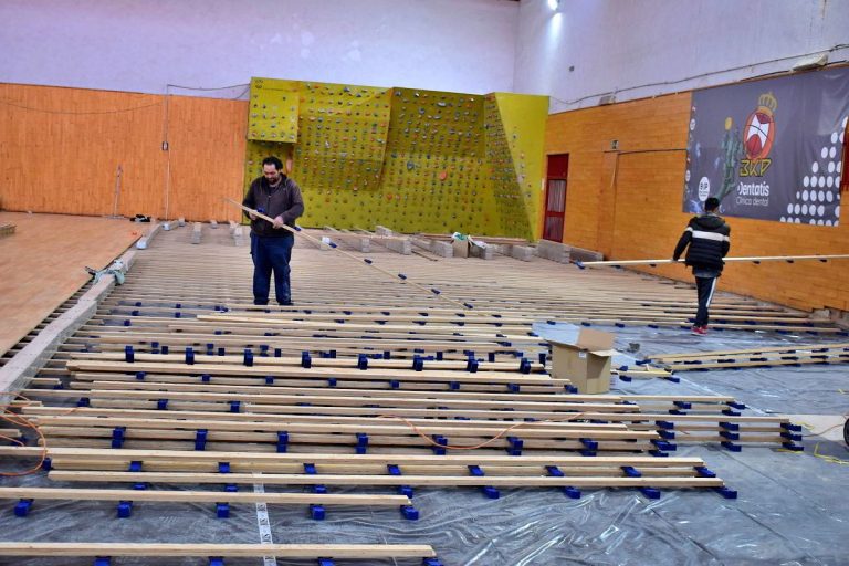 Puertollano: El histórico pabellón “Luis Casimiro” estrenará nuevo espacio de juego y actualiza vestuarios, iluminación y marcadores