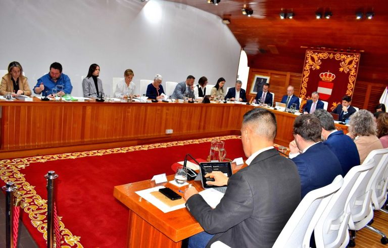 PSOE, IU y Vox bloquean la ordenanza de terrazas de Puertollano: «Una decisión irresponsable que perjudica a la ciudadanía y la hostelería»