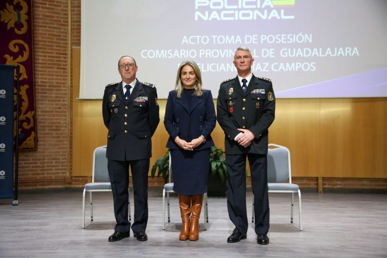 Milagros Tolón, en la toma de posesión del nuevo comisario de la Policía Nacional en Guadalajara, “harás de la ciudad un lugar cada día más seguro”
