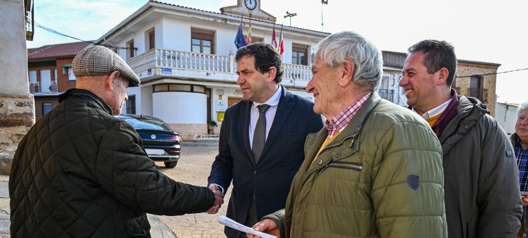 Valverde certifica en Fontanarejo el compromiso de la Diputación con los pueblos más pequeños de la provincia
