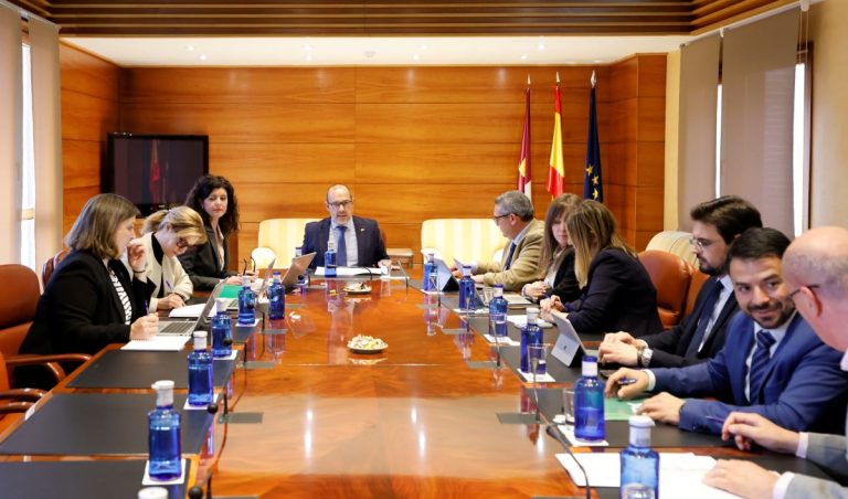El próximo Pleno de las Cortes debate sobre igualdad de género, bienestar laboral y transporte en Talavera