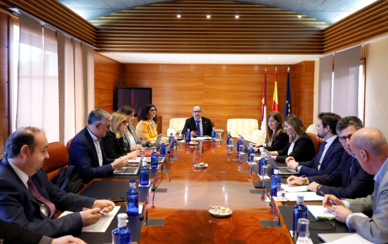 El Pleno de las Cortes debatirá sobre limpieza de cauces, vivienda, aranceles en agricultura y gestión de museos