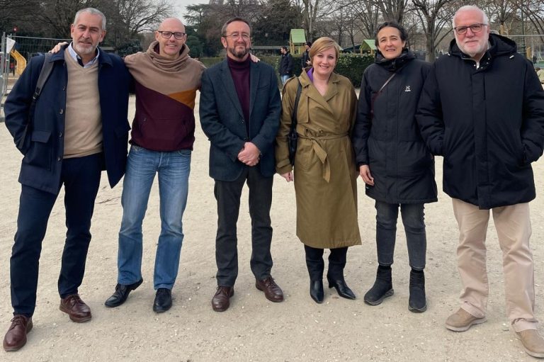 “Volcanes de Calatrava Ciudad Real” solicita en París ser sede de la reunión anual del Grupo Español de Geoparques “Volcanes de Calatrava Ciudad Real” solicita en París ser sede de la reunión anual del Grupo Español de Geoparques