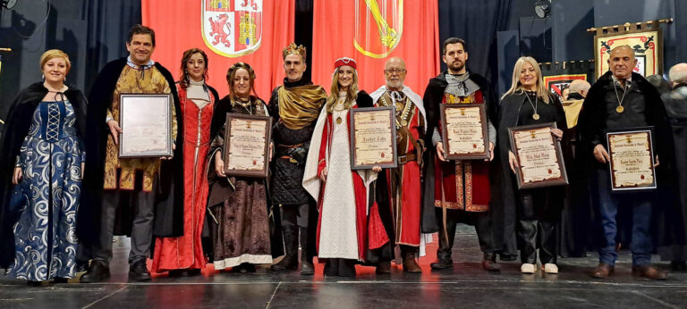 El presidente de la Diputación y la alcaldesa de Castellar de Santiago, nombrados Caballero y Dama de la Encomienda en el marco de las Jornadas Medievales de Montiel